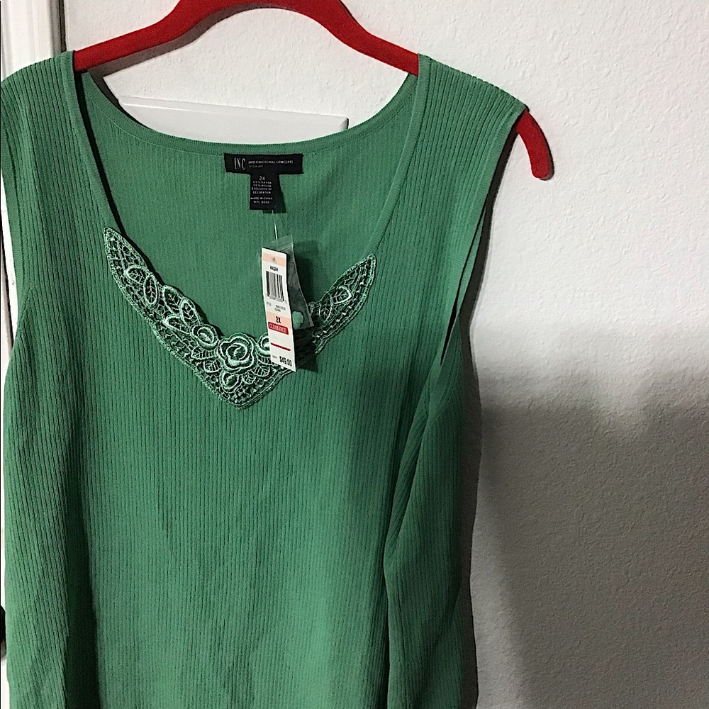 PLUS SIZE NWT INC. Green Scoop neck Sweater with embroidered neckline.